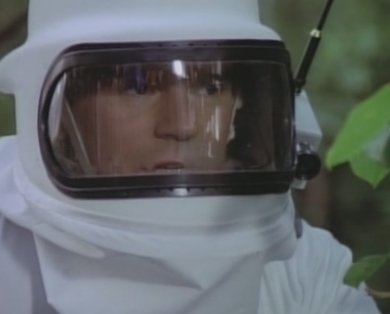 Angus MacGyver Trucs et Astuces - 3x11 Ultime Exp�rience - MacGyver dans la for�t en combinaison